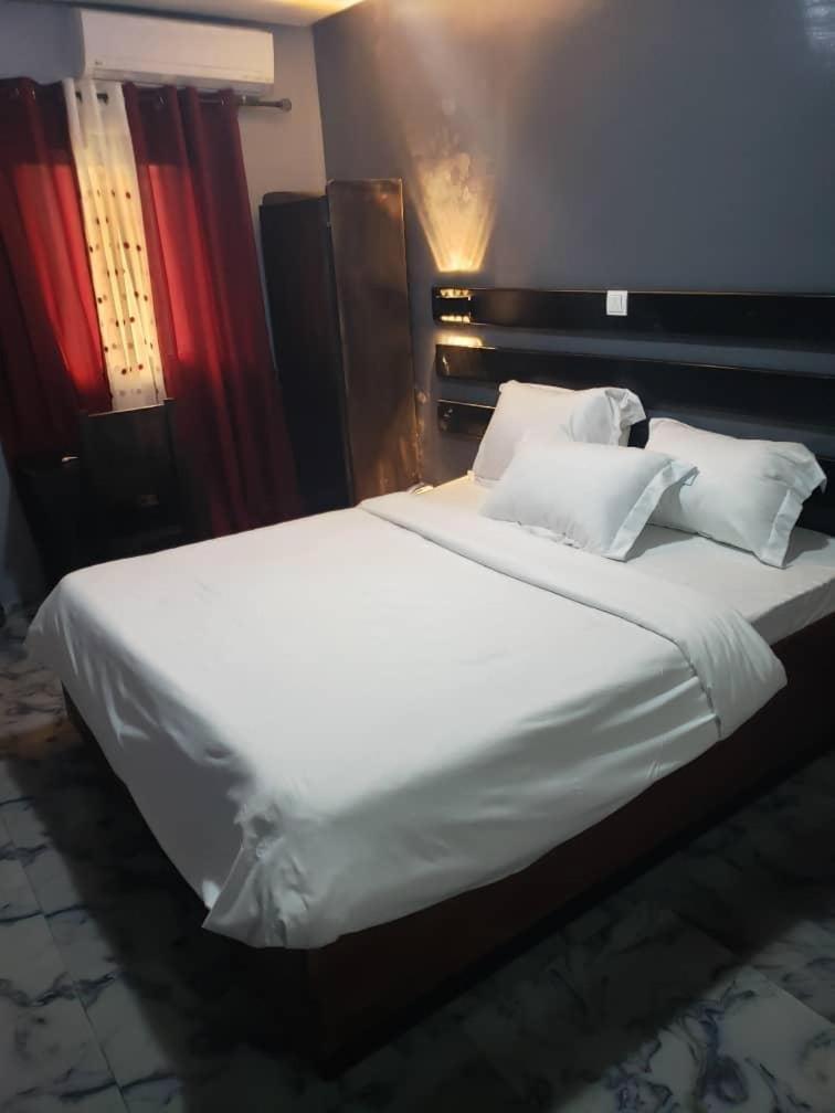 Sunrise Center Bonapriso 111 호텔 두알라 외부 사진